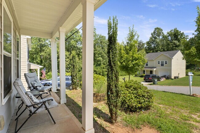 Foto del edificio - Charming 3-Bedroom Home in Millstone Subdi...