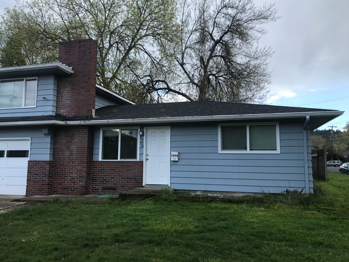 Primary Photo - 1990 W 17th Ave