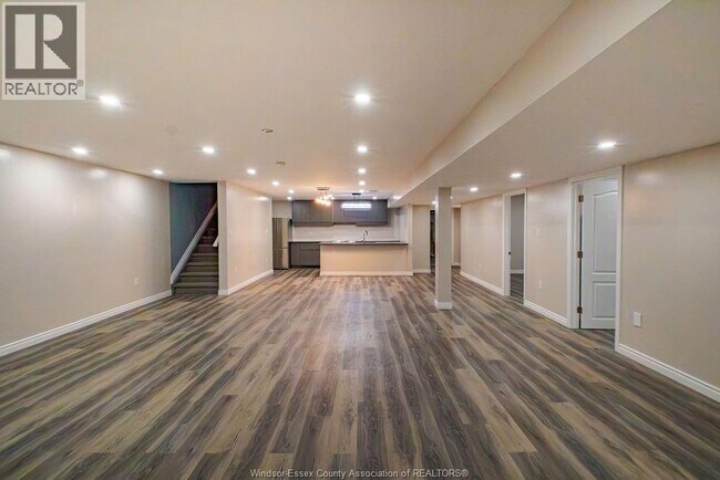 Photo du bâtiment - 1295 Tom Toth St