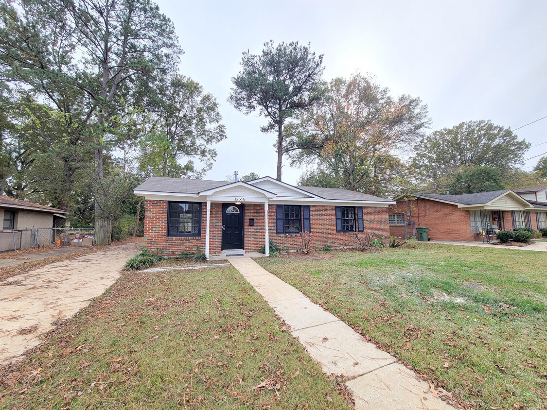 Foto principal - 3386 Habersham Rd