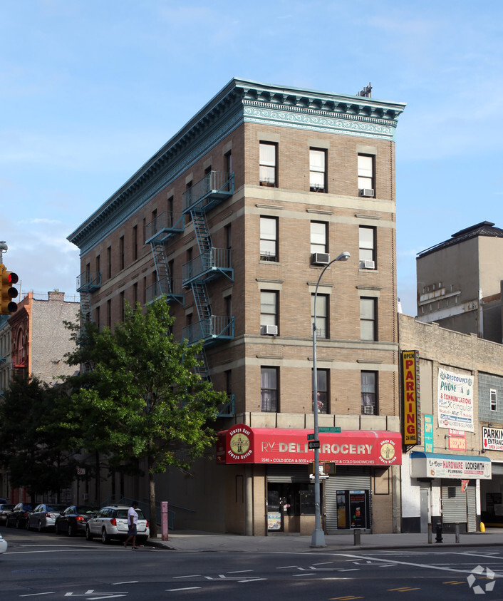 Primary Photo - 301 W 121st St
