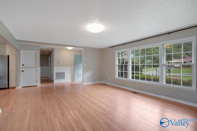 Foto del edificio - 405 Meadow View Rd SE
