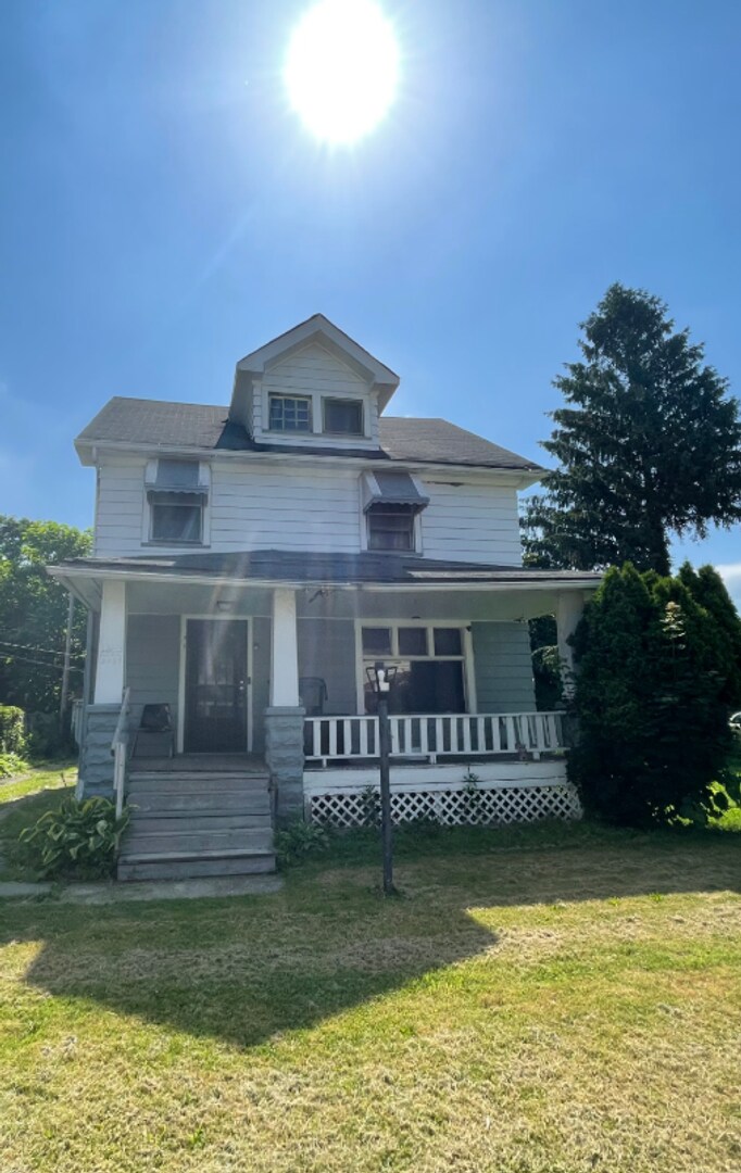 3437 E 103rd St Cleveland, OH 44104 – photo 1