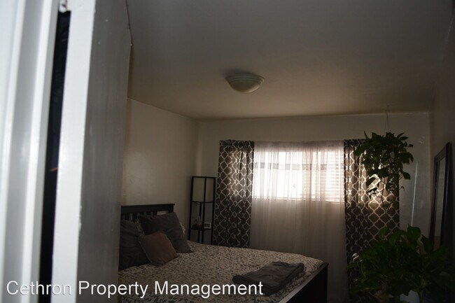 Building Photo - 4937 1/2-4937 1/2 Coronado Ave