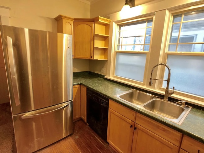 Building Photo - Camburn Corner