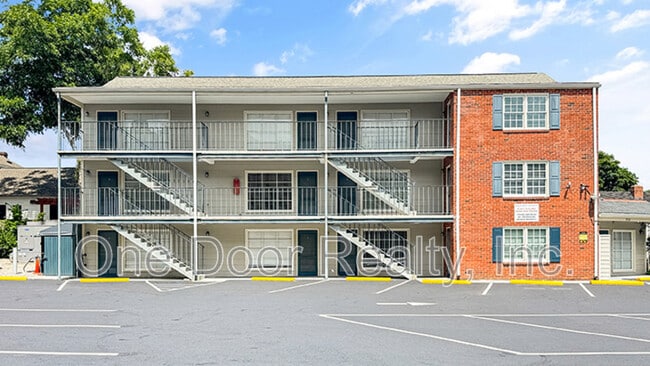 Building Photo - 732 Scotland St