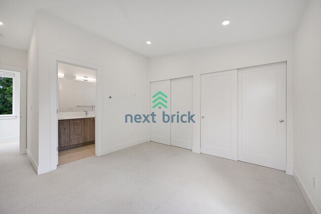 Foto del edificio - Stylish New 2 Bed & 2 Bath Townhouse for Rent