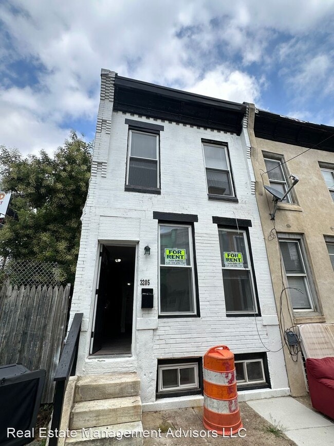 Building Photo - 2 br, 1.5 bath House - 3205 Latona Street