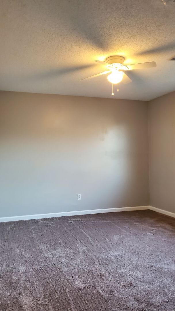 Foto del edificio - 4 Bedroom 2 bath available now!