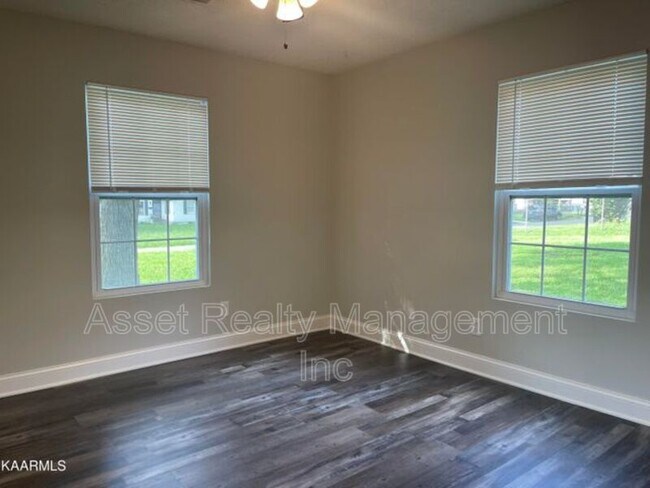 Building Photo - 4119 Porter Ave