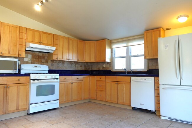 Foto del edificio - 212 Maplecrest  Drive South