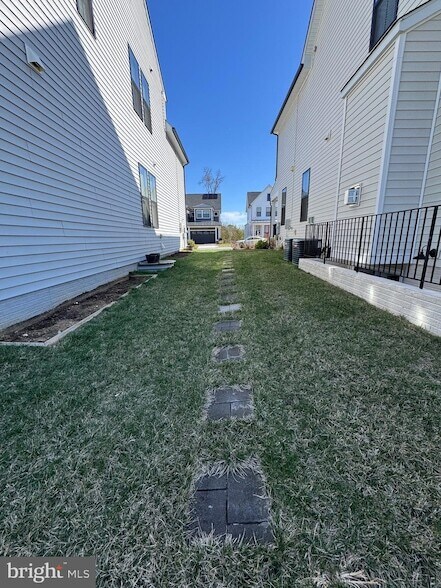 Foto del edificio - 25549 Byrnes Crossing Dr