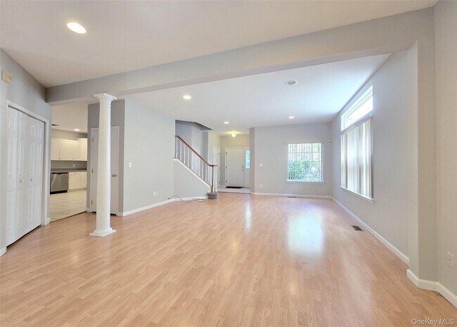 Foto del edificio - 19 Sunflower Ridge Rd