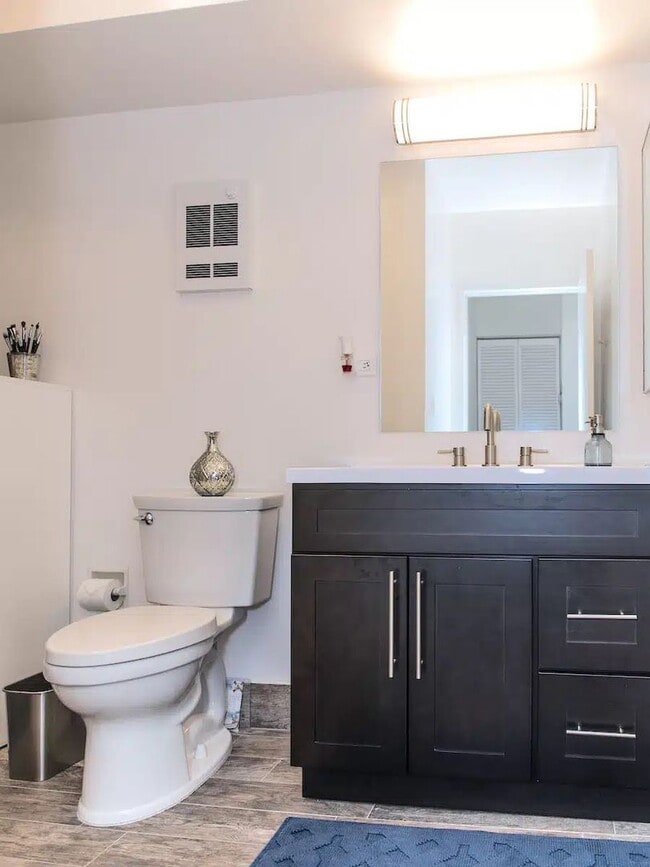 Interior Photo - Cynthia Gardens