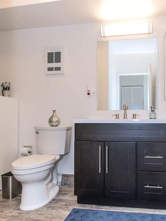Interior Photo - Cynthia Gardens