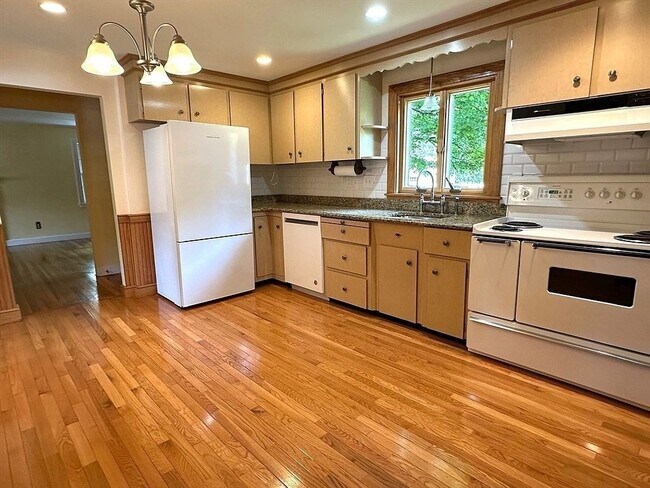 Foto del edificio - 115 Parker Rd