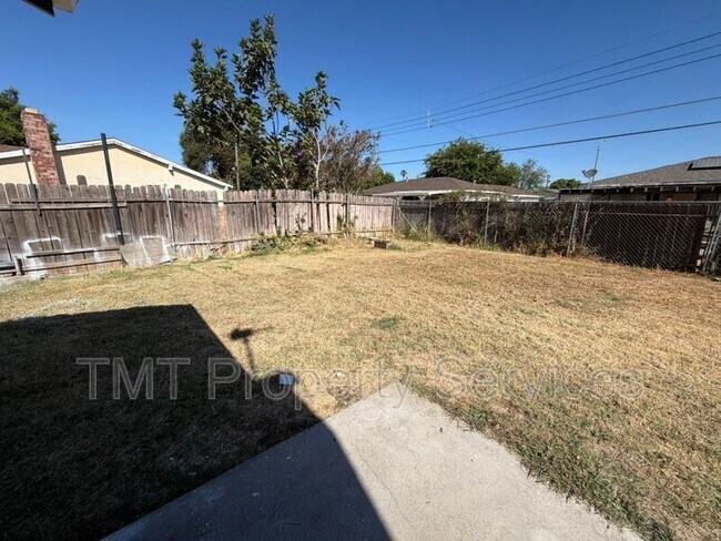 Foto del edificio - 8583 Fairlawn Ct