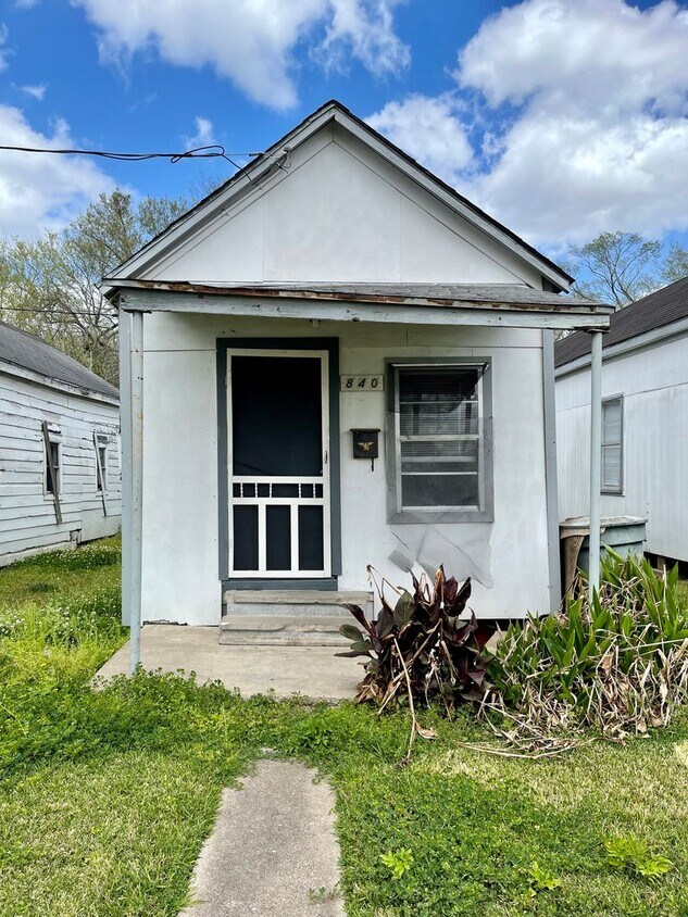 Primary Photo - 840 Peach Ave