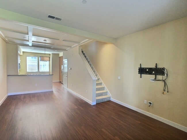 Foto del edificio - Ideally Located 3 Bedroom Townhouse with Cahill Park Views