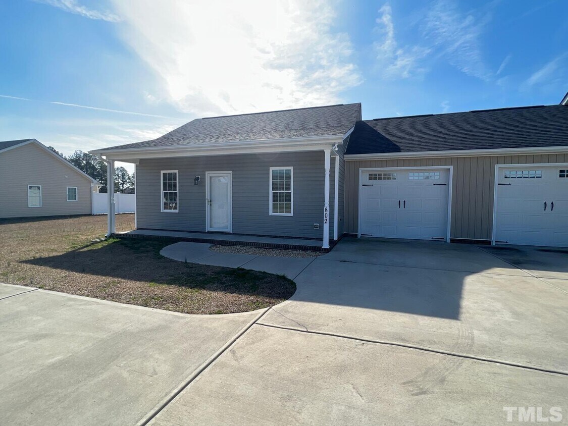 Foto principal - 802 Phillips Rd