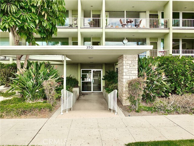 Building Photo - 3901 E Livingston Dr