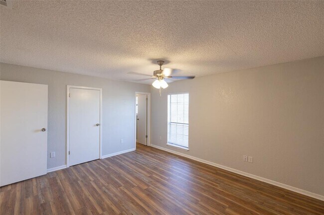 Foto del edificio - 1218 Baylor Dr