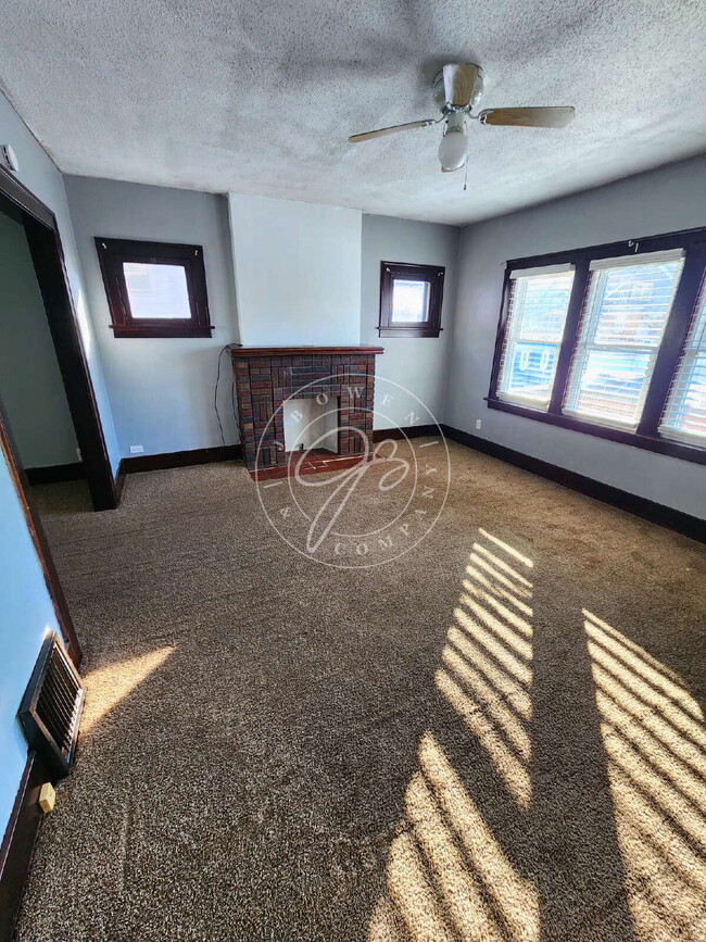 Building Photo - 1944 Crosswell Pl