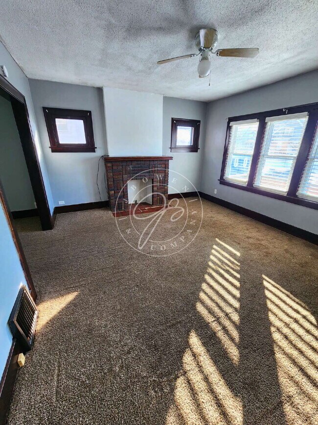 Foto del edificio - 1944 Crosswell Pl