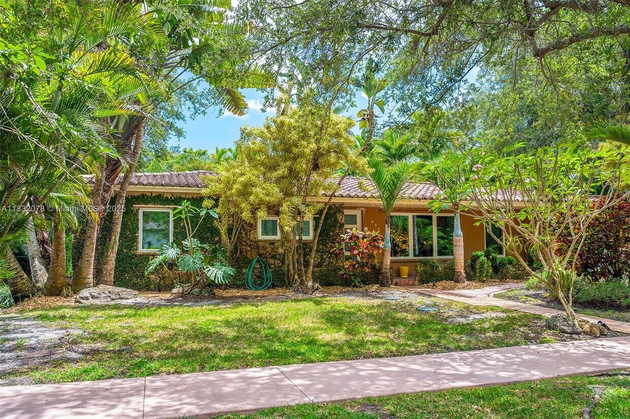 Foto principal - 614 San Servando Ave