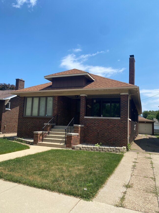 Foto del edificio - 1329 Davis Ave