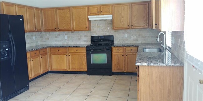 Building Photo - 6023 Branch Lake Dr