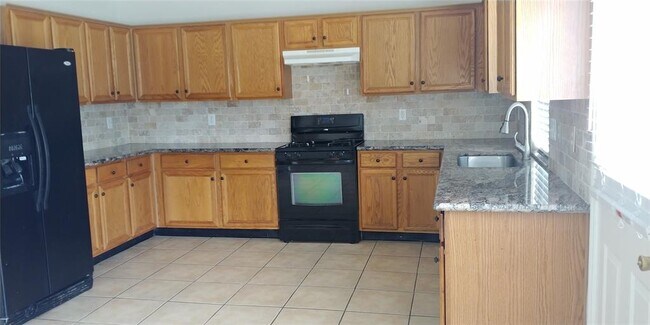 Foto del edificio - 6023 Branch Lake Dr