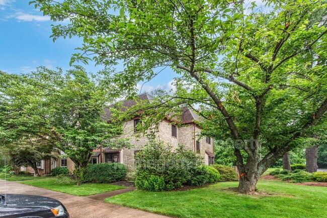 Building Photo - 10343 Bushman Dr