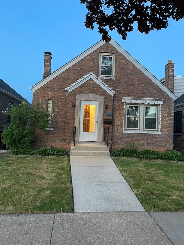 5643 S Kilbourn Ave, Chicago, IL 60629 House Rental in Chicago, IL
