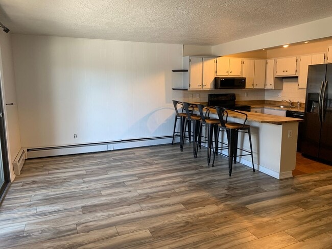 Building Photo - Great 1 bedroom in Dillon Valley! 2200/month.