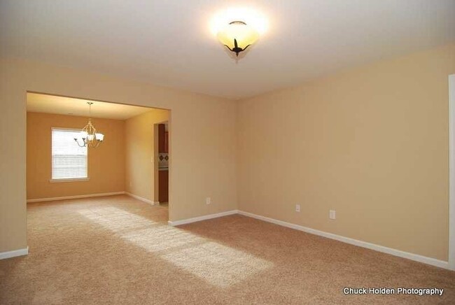 Building Photo - Charming 4 Bedroom Home Located in Jacob's...