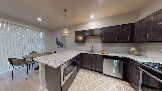 Foto del edificio - Marigold | Two Bedroom - Basement View-out