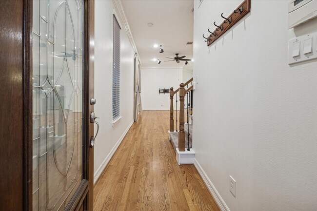 Foto del edificio - 3313 New Garden View Ln