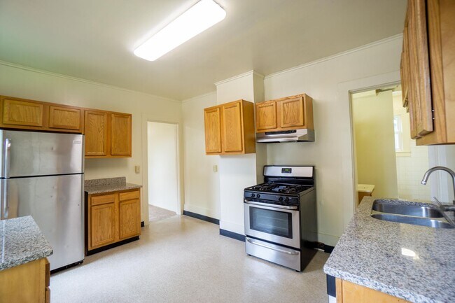 Foto del edificio - Large 3 Bedroom Flat Close To Everything! ...