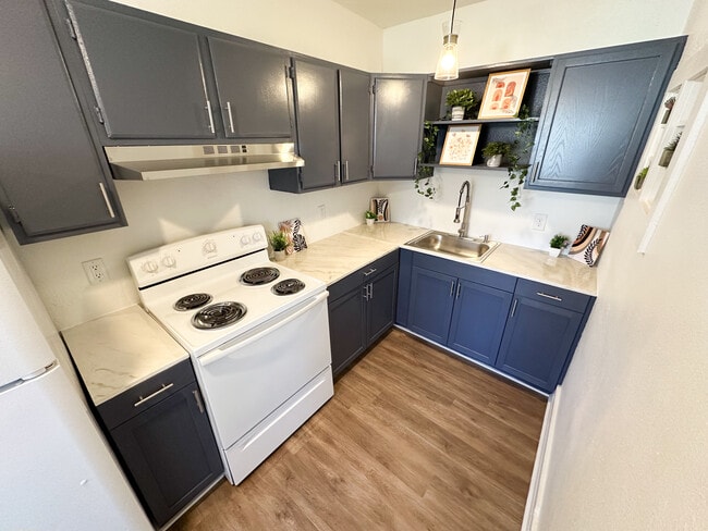 Building Photo - Kingman Blvd Apartments