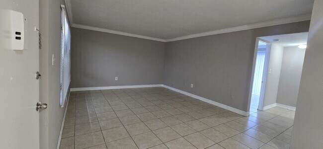 Foto del edificio - READY TO MOVE IN!!! FAST APPROVAL!