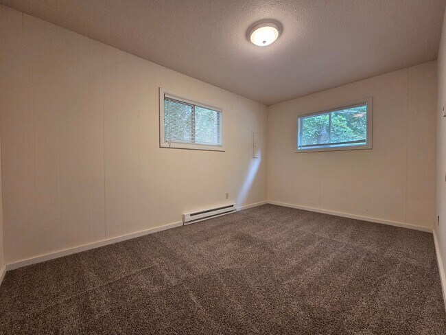 Foto del edificio - 711 83rd Ave SW