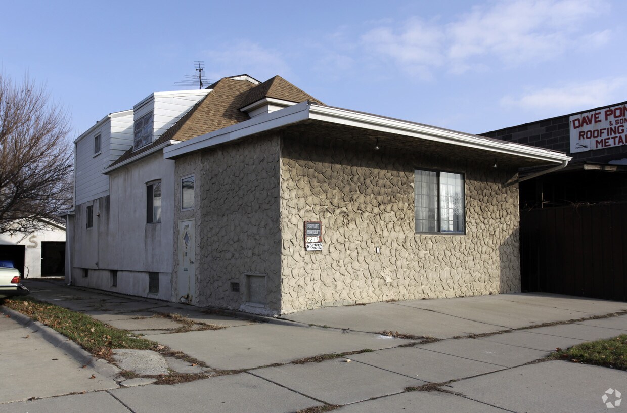 Foto principal - 7217 E 8 Mile Rd