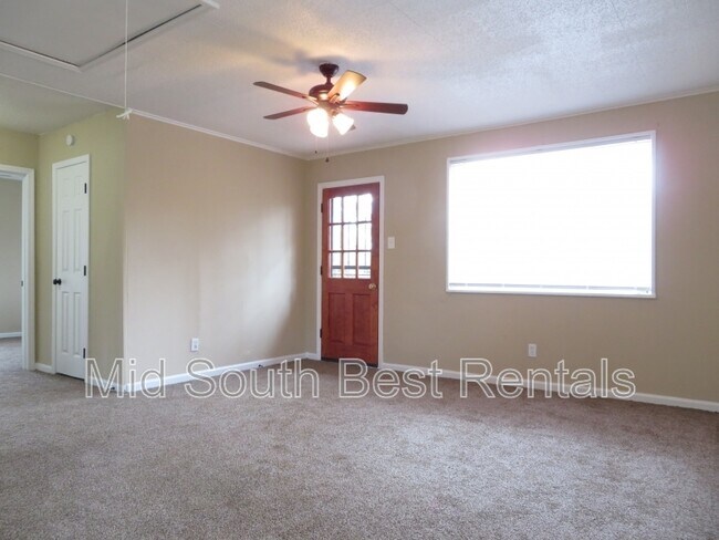 Building Photo - 2927 Montague Cove