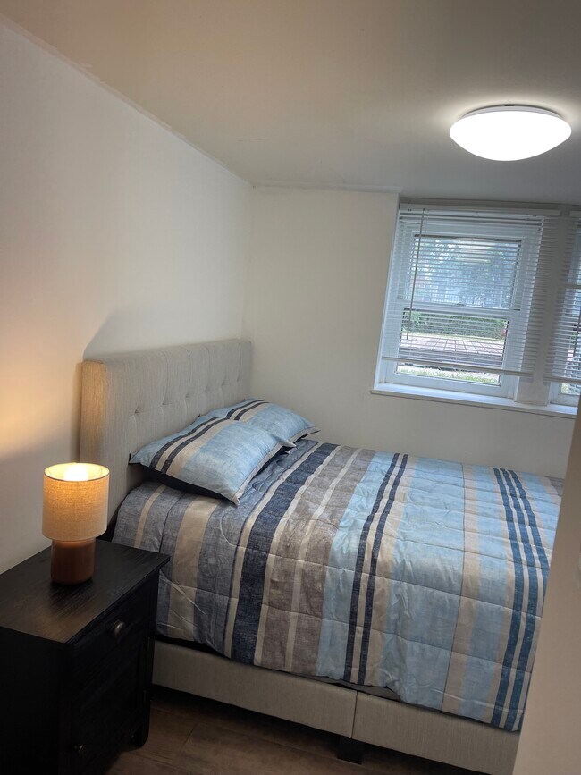 Foto del edificio - 4926 W Medill Ave