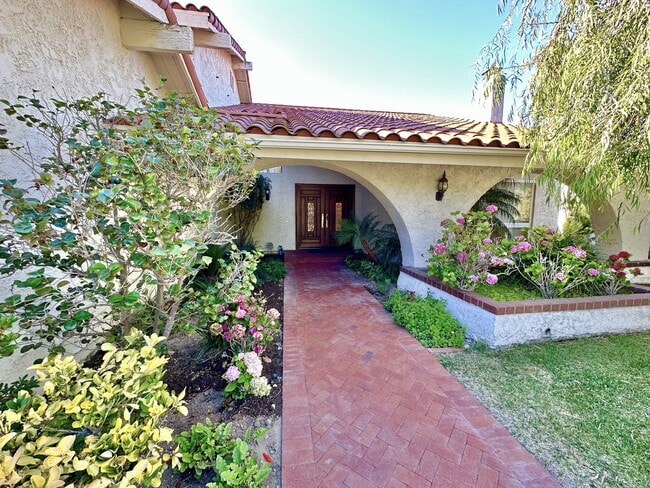 Building Photo - 26543 Academy Dr