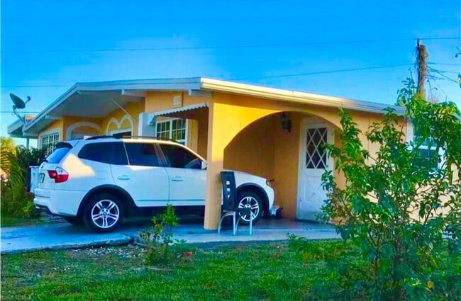 Foto del edificio - 1430 NE 41st Dr