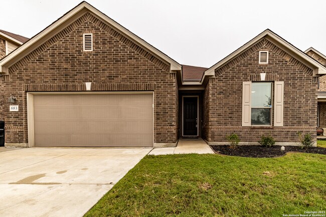 Building Photo - 683 Pebble Bend