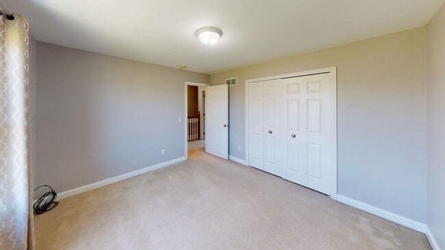 Building Photo - 3 Bedroom House for Rent