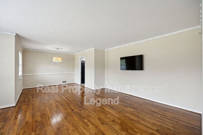 Building Photo - 9007 Sweetwater Dr